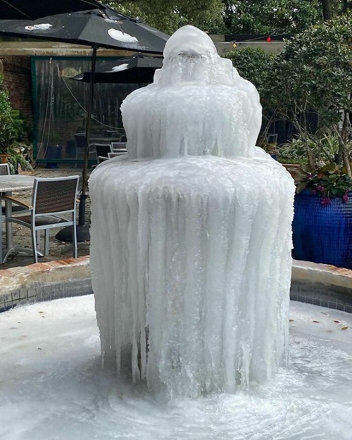 5 Houston - một vòi phu nước đã bị đóng băng